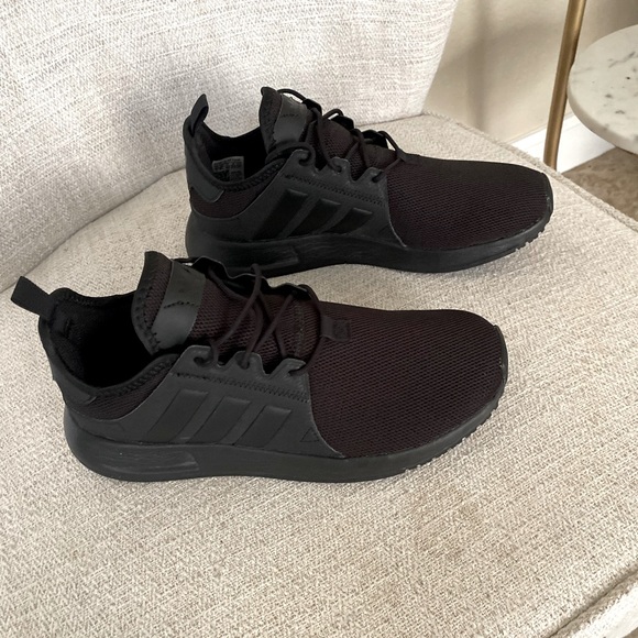 Black Adidas 🖤 - Picture 8 of 9